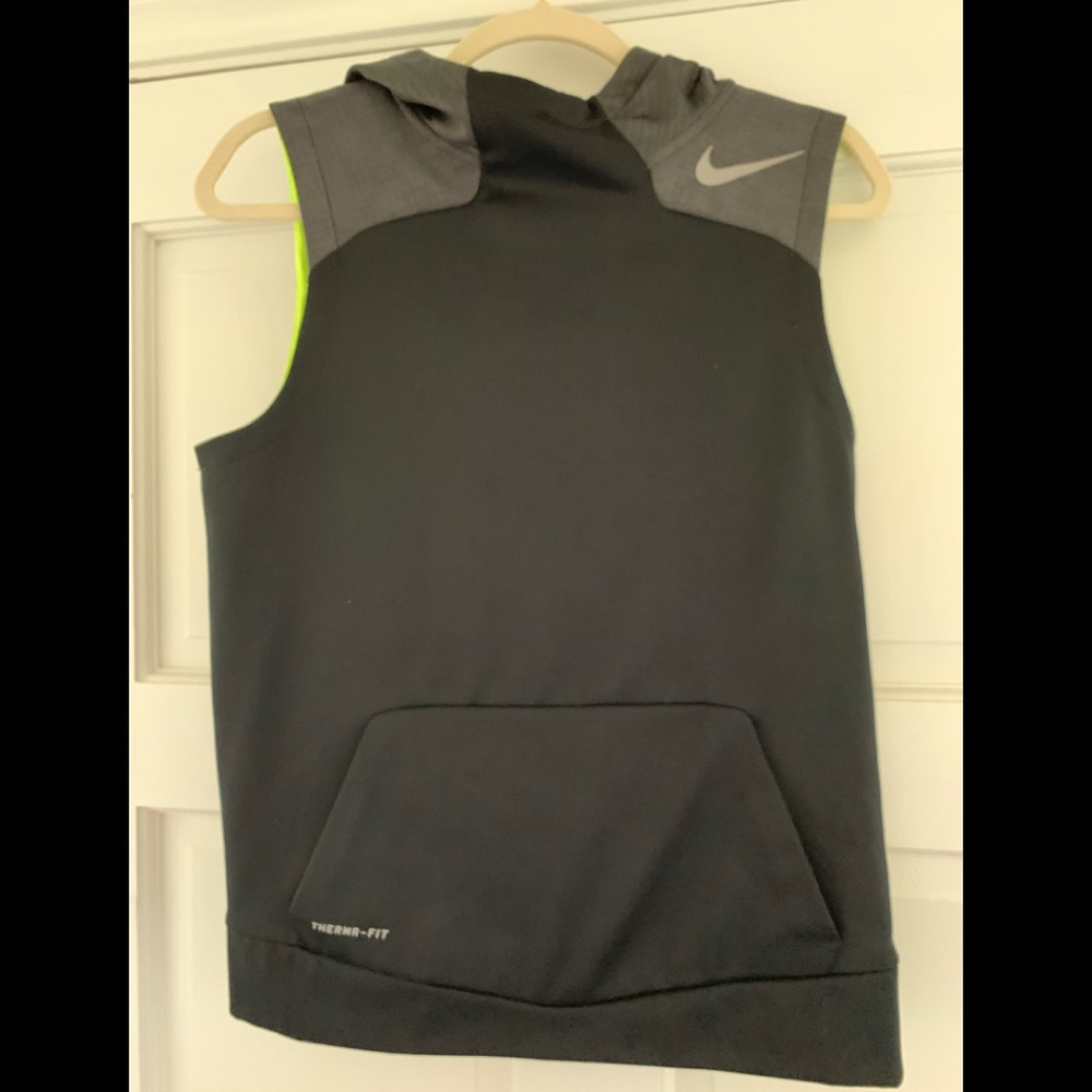 Nike sleeveless top
